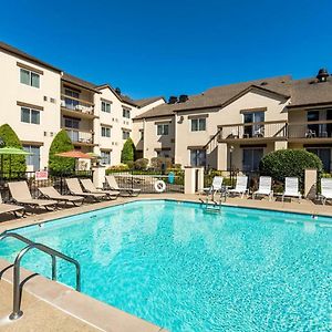 Club Hotel Nashville Inn & Suites
